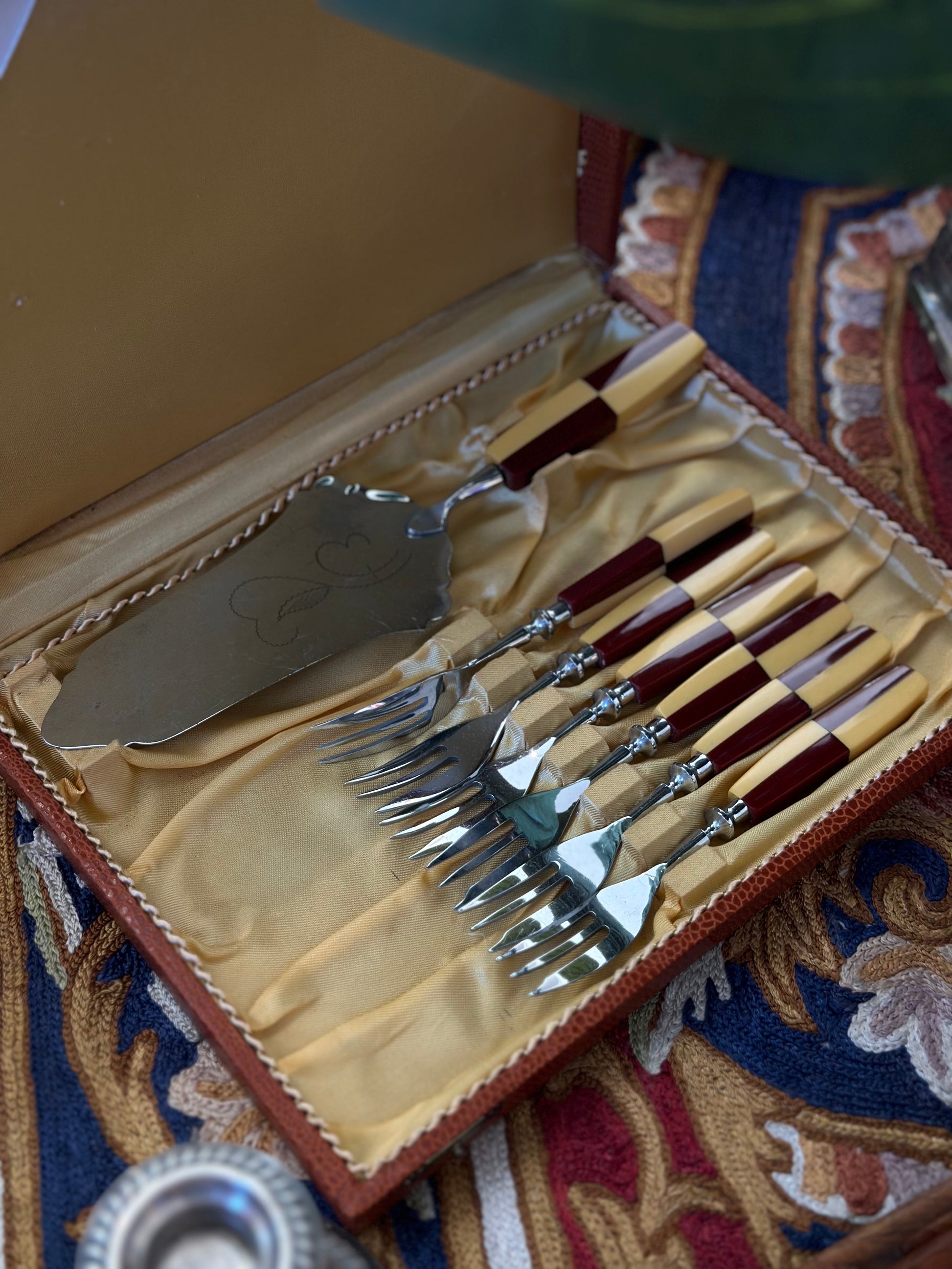 Baron Brown and Butterscotch Bakelite Pie Server